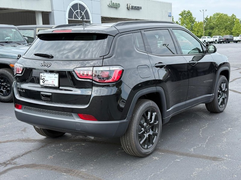 Jeep Compass Vehicle Full-screen Gallery Image 3
