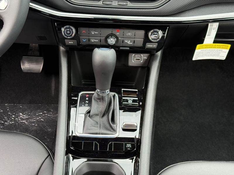 Jeep Compass Vehicle Full-screen Gallery Image 9