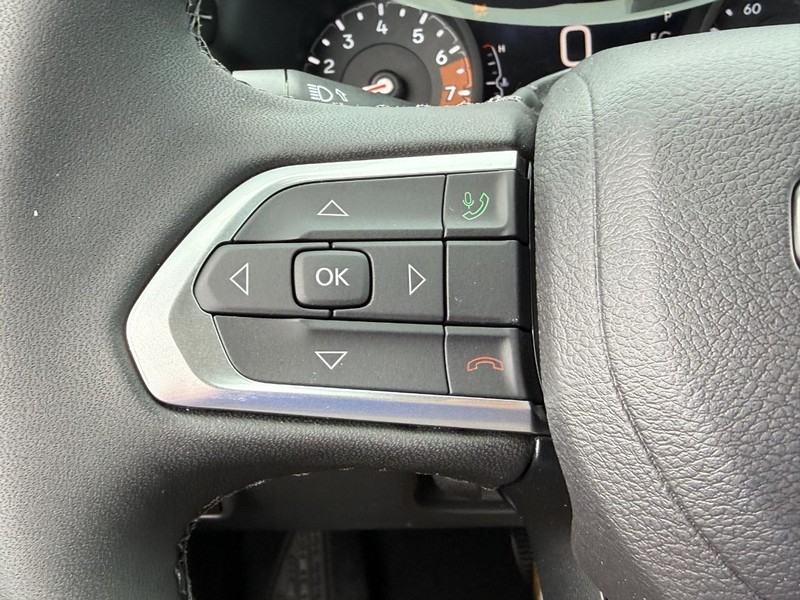 Jeep Compass Vehicle Full-screen Gallery Image 12