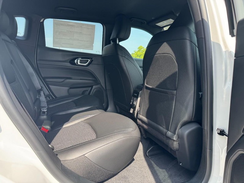 Jeep Compass Vehicle Full-screen Gallery Image 5