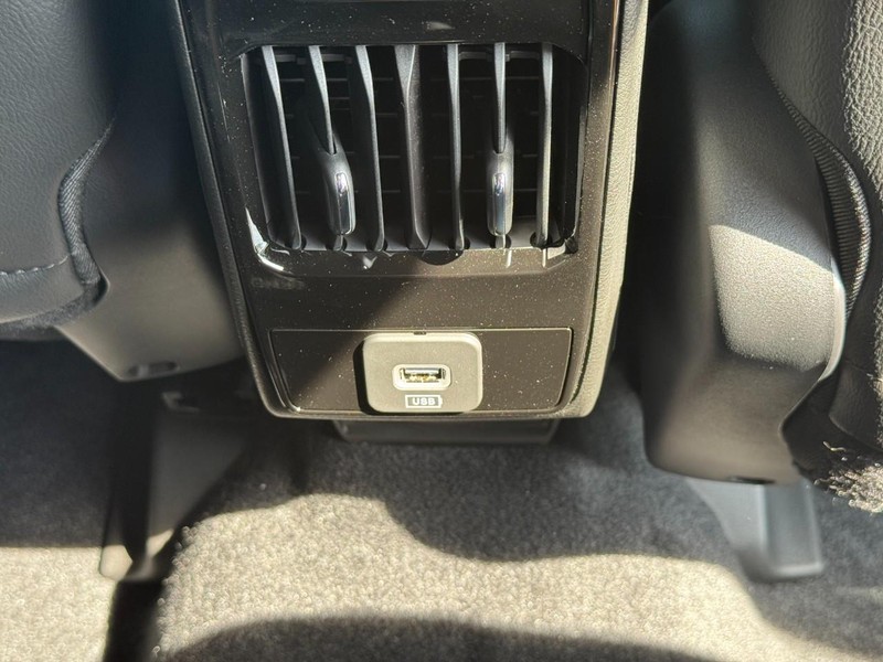 Jeep Compass Vehicle Full-screen Gallery Image 6