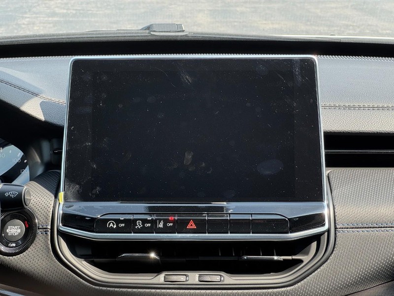 Jeep Compass Vehicle Full-screen Gallery Image 9