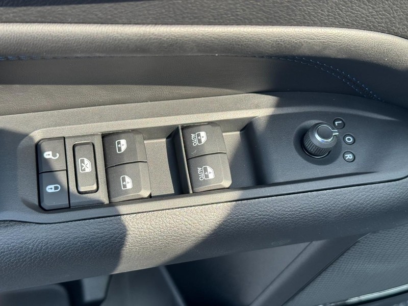 Jeep Compass Vehicle Full-screen Gallery Image 11