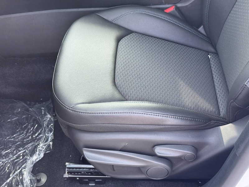 Jeep Compass Vehicle Full-screen Gallery Image 12