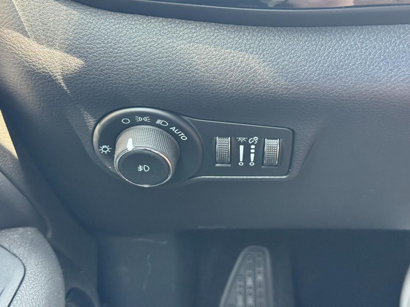Jeep Compass Vehicle Full-screen Gallery Image 13