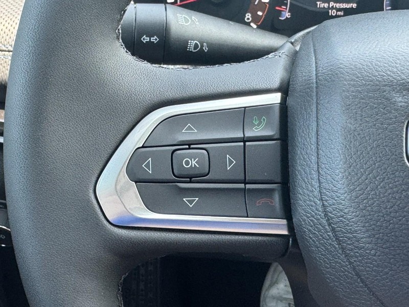 Jeep Compass Vehicle Full-screen Gallery Image 14