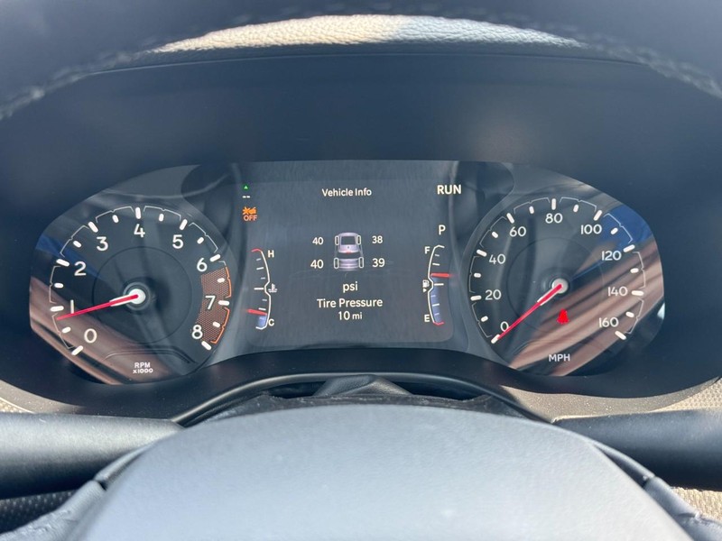 Jeep Compass Vehicle Full-screen Gallery Image 16