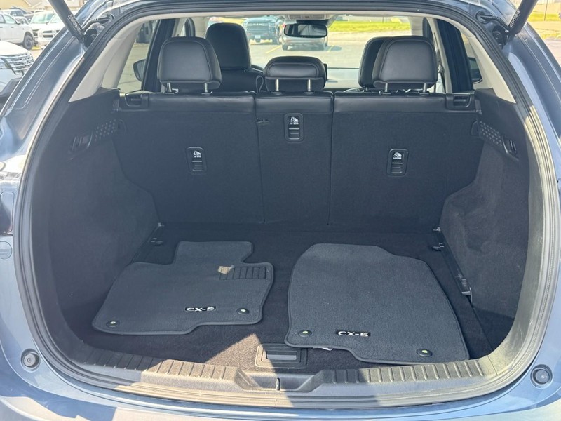Mazda CX-5 Vehicle Full-screen Gallery Image 6