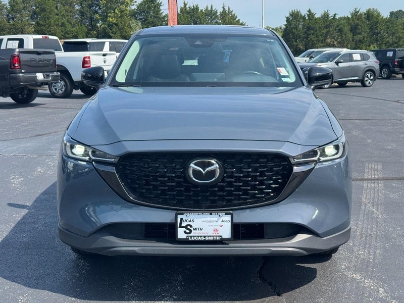Mazda CX-5 Vehicle Full-screen Gallery Image 9