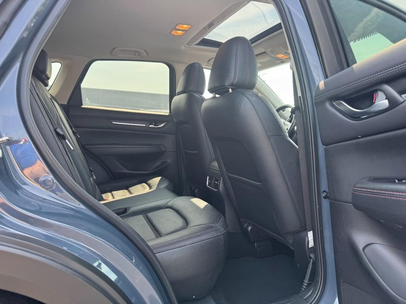 Mazda CX-5 Vehicle Full-screen Gallery Image 11