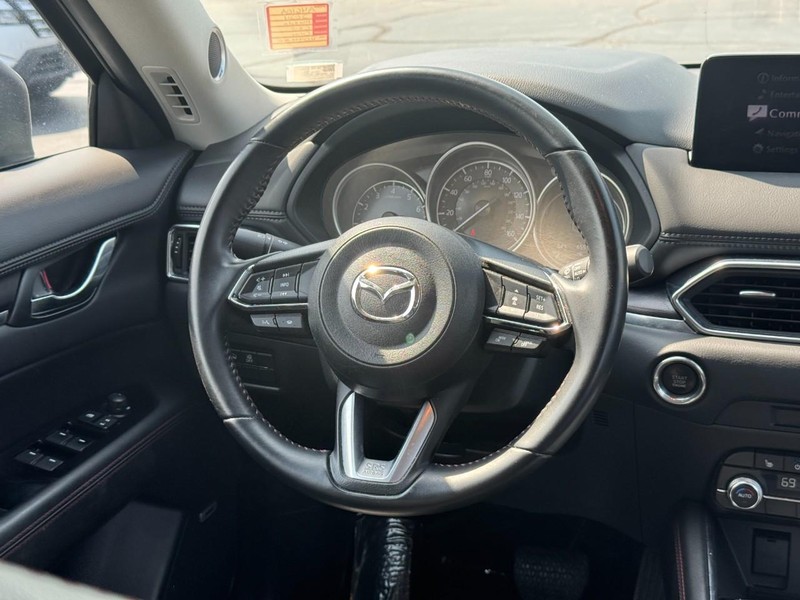 Mazda CX-5 Vehicle Full-screen Gallery Image 13