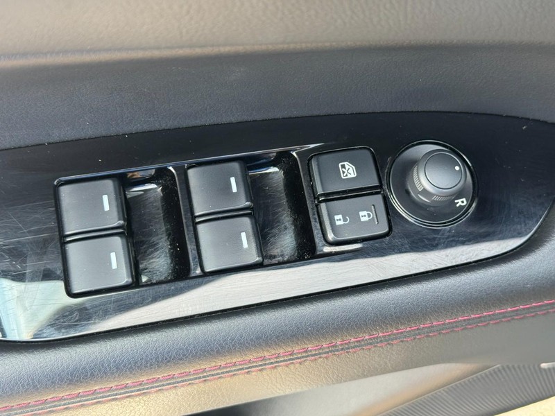 Mazda CX-5 Vehicle Full-screen Gallery Image 16