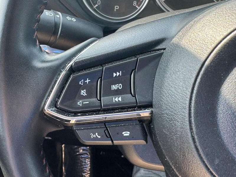 Mazda CX-5 Vehicle Full-screen Gallery Image 19