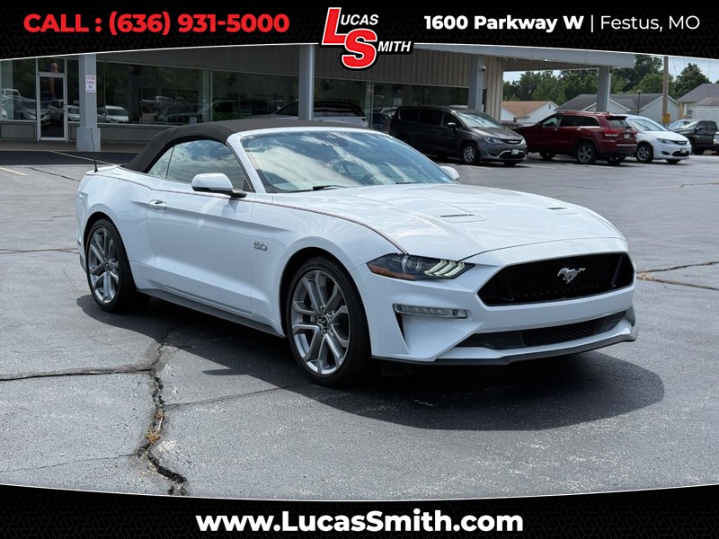 Ford Mustang Vehicle Full-screen Gallery Image 01