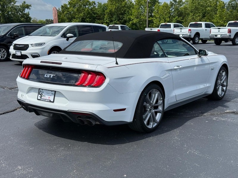 Ford Mustang Vehicle Full-screen Gallery Image 03