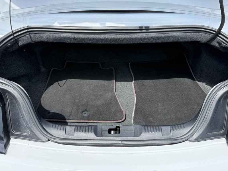 Ford Mustang Vehicle Full-screen Gallery Image 04