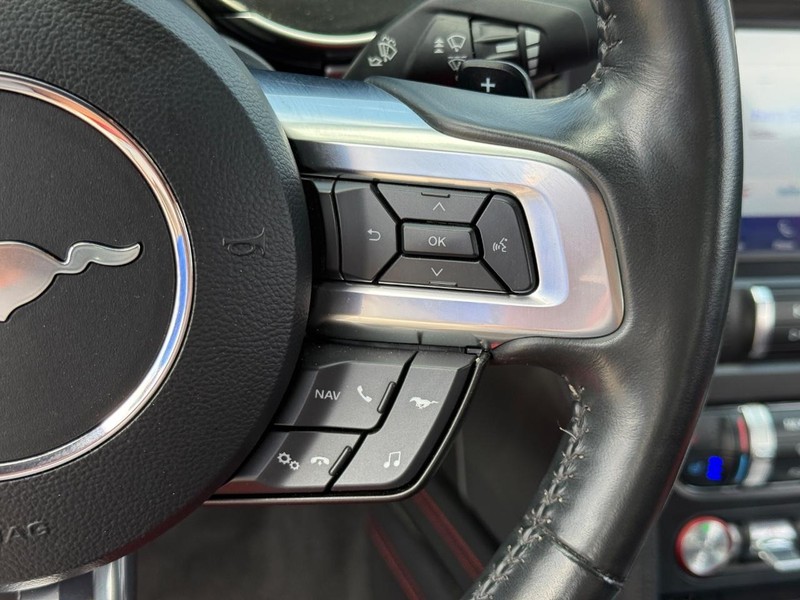 Ford Mustang Vehicle Full-screen Gallery Image 21
