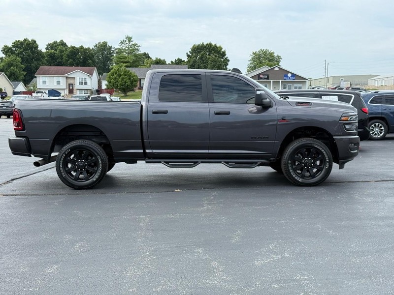 Ram 2500 Vehicle Full-screen Gallery Image 2
