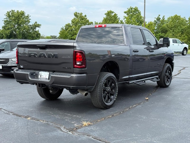 Ram 2500 Vehicle Full-screen Gallery Image 3