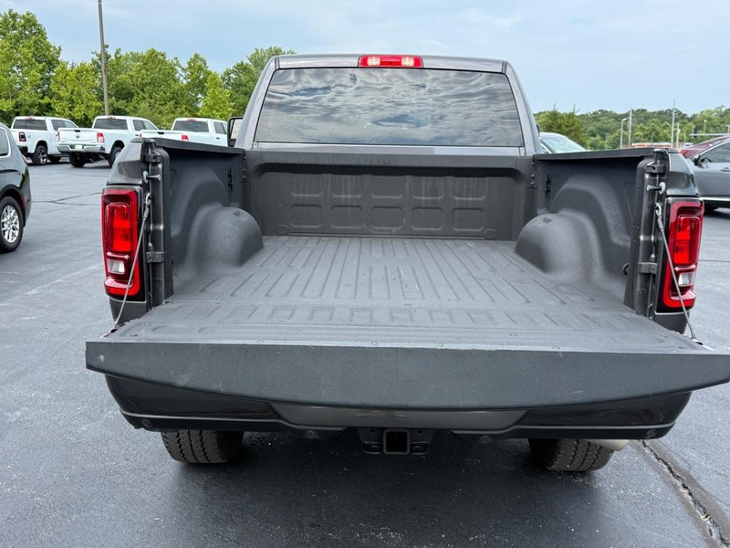 Ram 2500 Vehicle Full-screen Gallery Image 4