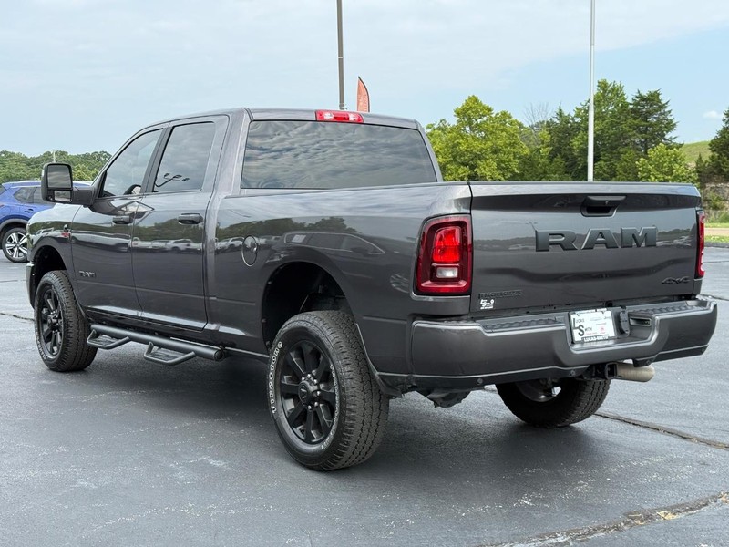 Ram 2500 Vehicle Full-screen Gallery Image 6
