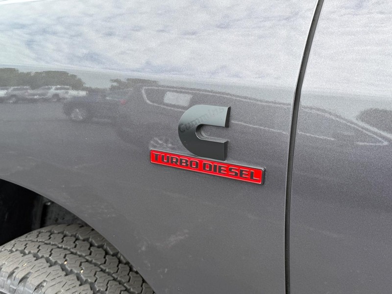 Ram 2500 Vehicle Full-screen Gallery Image 9