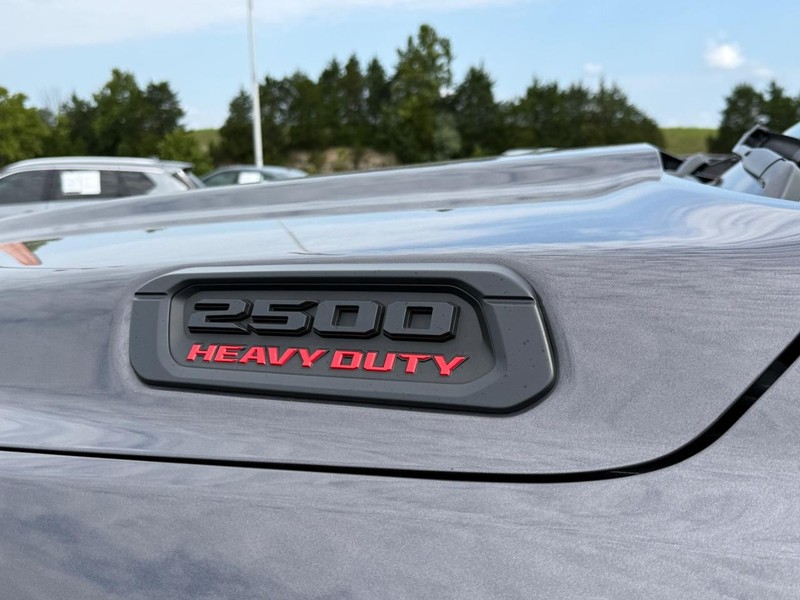 Ram 2500 Vehicle Full-screen Gallery Image 10