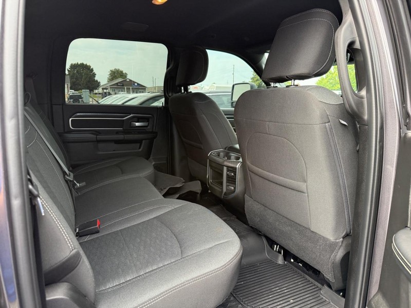 Ram 2500 Vehicle Full-screen Gallery Image 11