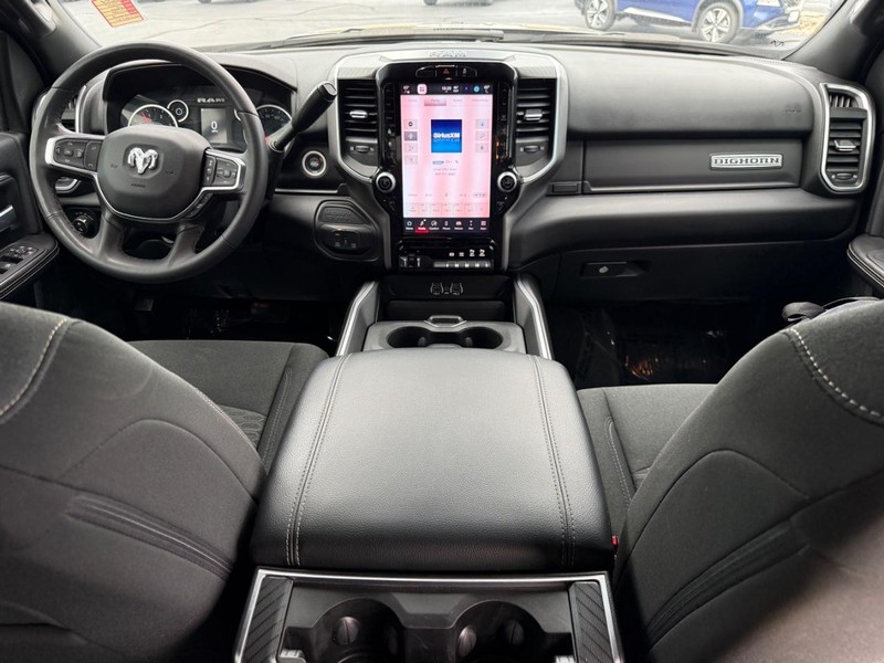 Ram 2500 Vehicle Full-screen Gallery Image 12
