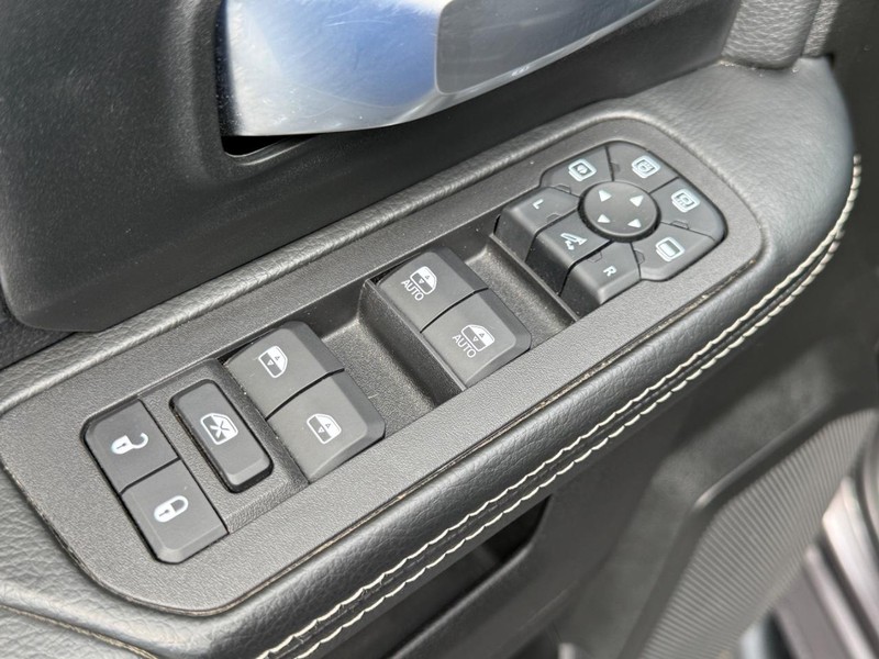 Ram 2500 Vehicle Full-screen Gallery Image 16