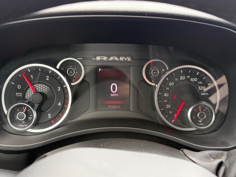 Ram 2500 Vehicle Full-screen Gallery Image 20
