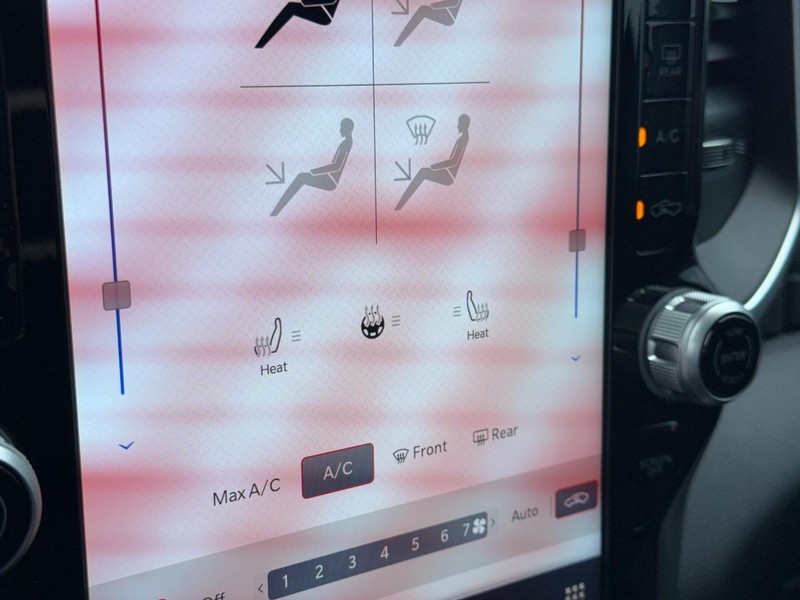 Ram 2500 Vehicle Full-screen Gallery Image 23