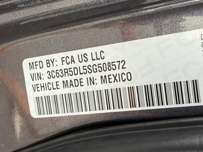 Ram 2500 Vehicle Full-screen Gallery Image 25