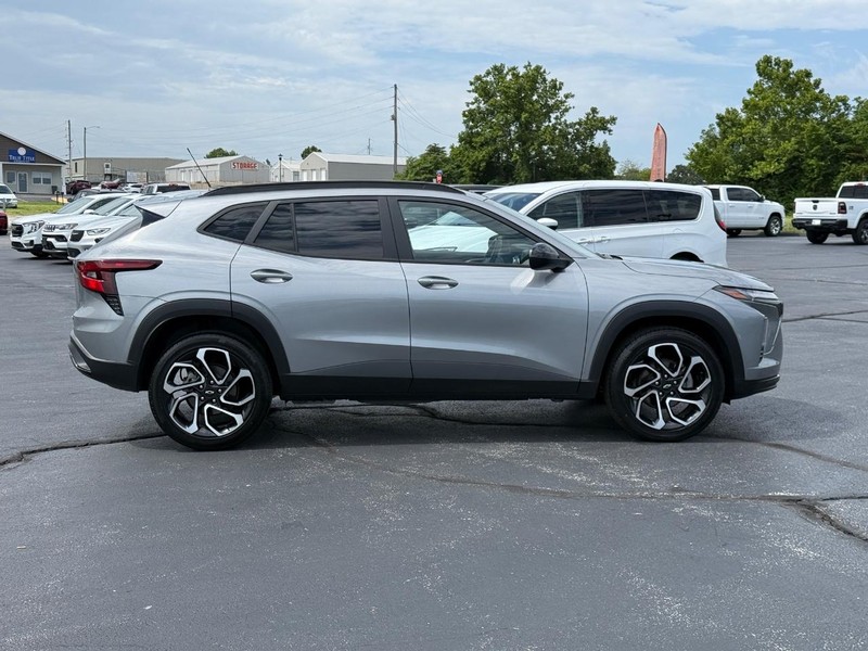 Chevrolet Trax Vehicle Full-screen Gallery Image 02