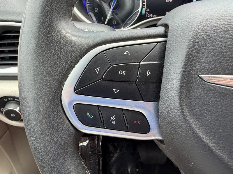 Chrysler Pacifica Vehicle Full-screen Gallery Image 20