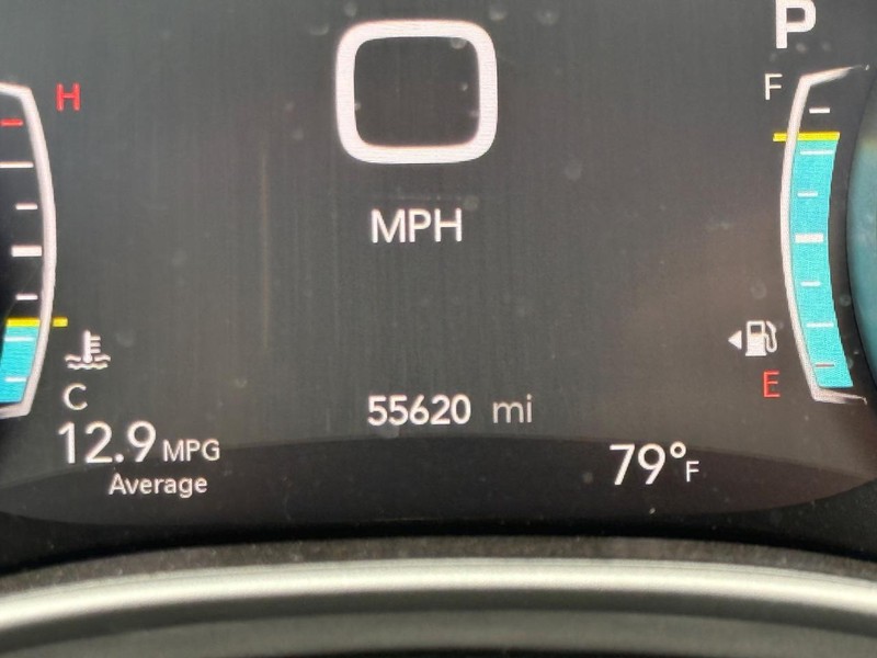 Chrysler Pacifica Vehicle Full-screen Gallery Image 23
