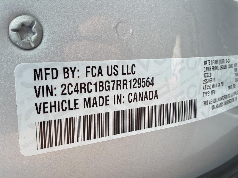 Chrysler Pacifica Vehicle Full-screen Gallery Image 24