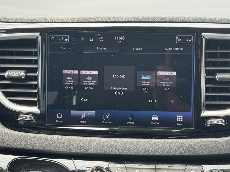 Chrysler Pacifica Vehicle Full-screen Gallery Image 14
