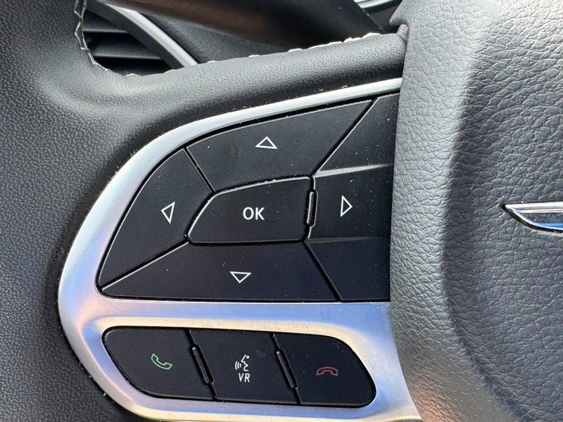 Chrysler Pacifica Vehicle Full-screen Gallery Image 20