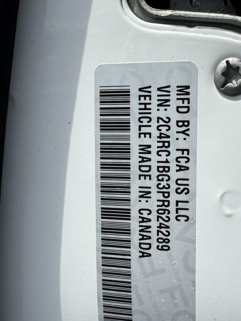 Chrysler Pacifica Vehicle Full-screen Gallery Image 25