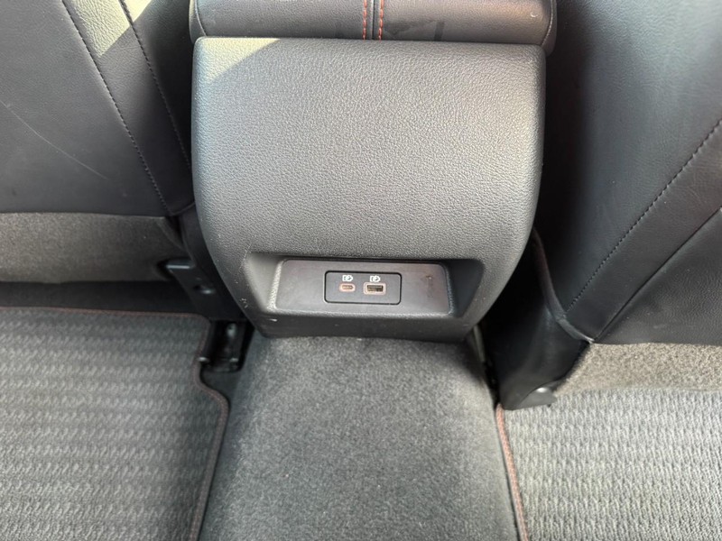 Nissan Altima Vehicle Full-screen Gallery Image 11