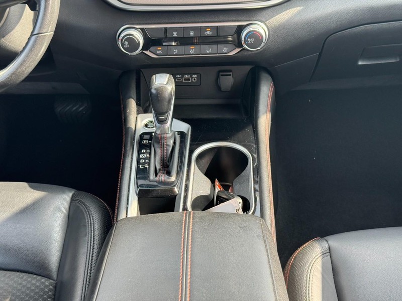Nissan Altima Vehicle Full-screen Gallery Image 15