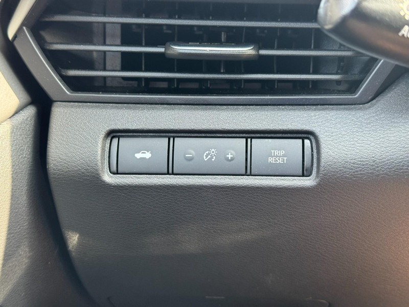 Nissan Altima Vehicle Full-screen Gallery Image 18