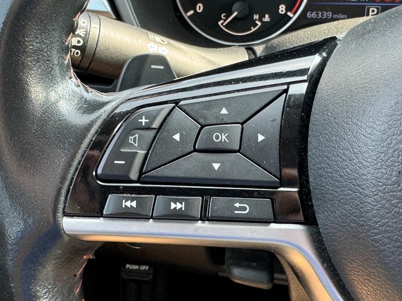 Nissan Altima Vehicle Full-screen Gallery Image 19