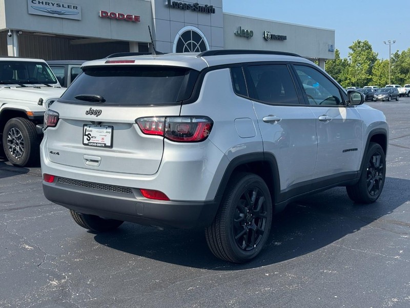 Jeep Compass Vehicle Full-screen Gallery Image 3