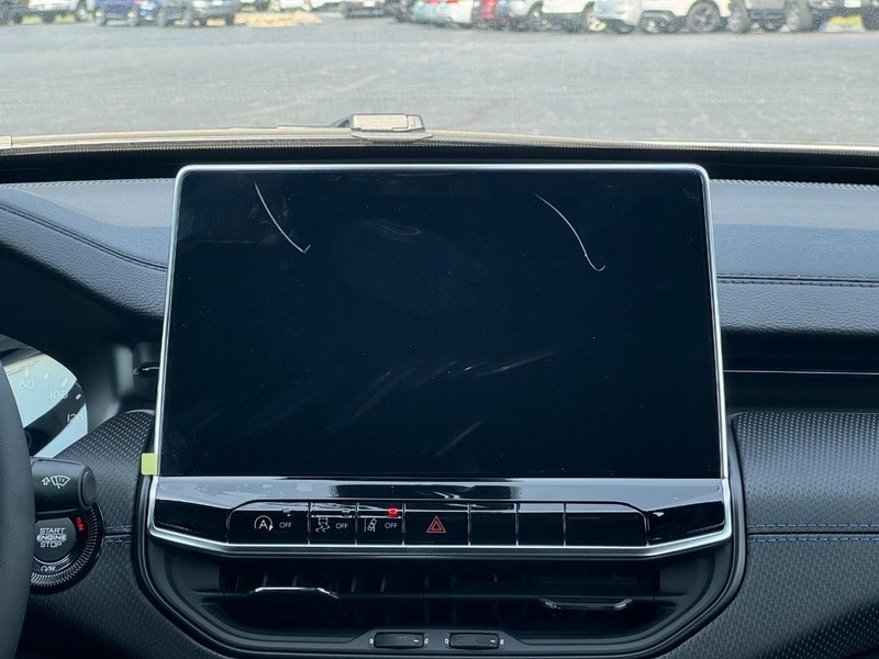 Jeep Compass Vehicle Full-screen Gallery Image 9
