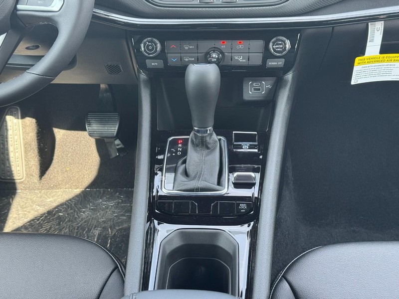 Jeep Compass Vehicle Full-screen Gallery Image 10