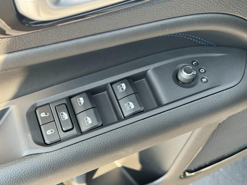 Jeep Compass Vehicle Full-screen Gallery Image 11