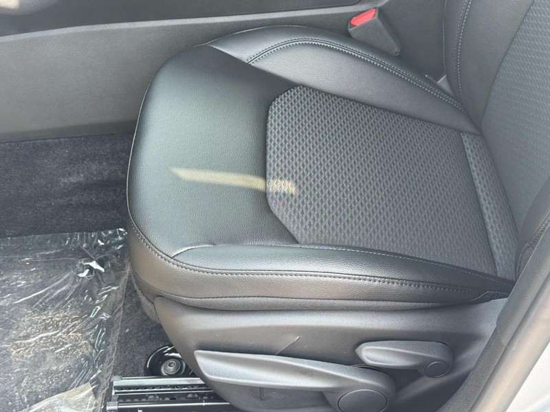Jeep Compass Vehicle Full-screen Gallery Image 12