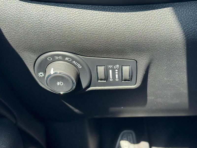 Jeep Compass Vehicle Full-screen Gallery Image 13